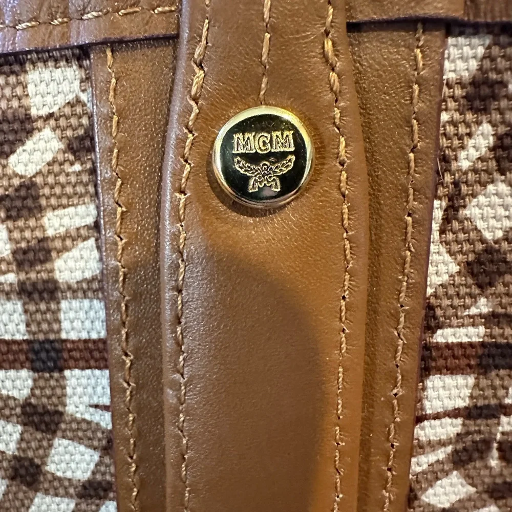 MCM Brown Leather Reversible Tote with Monogram Pattern Medium Size - Picture 7 of 10